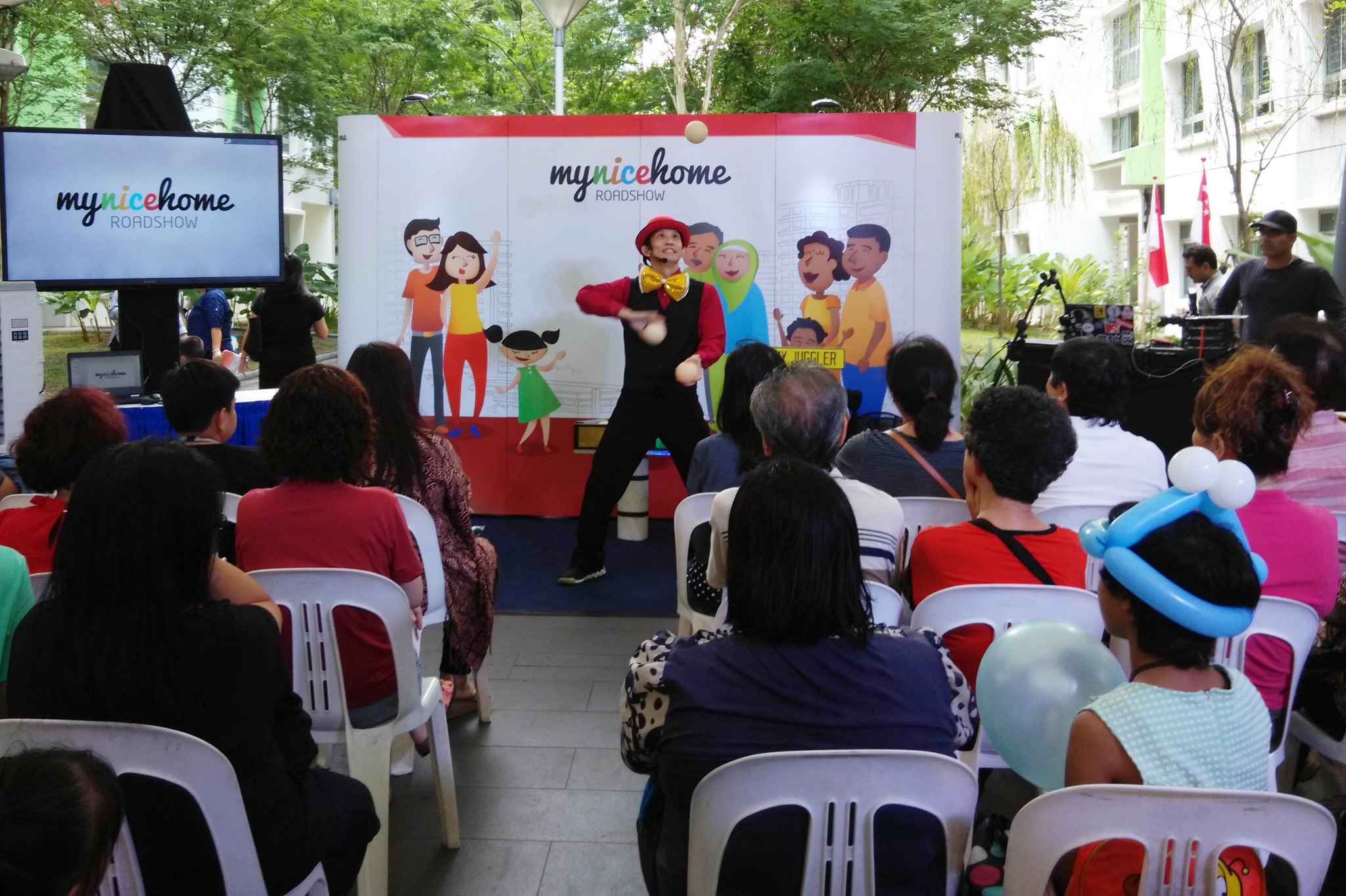 JimmyJuggler performs at roadshow event Singapore
